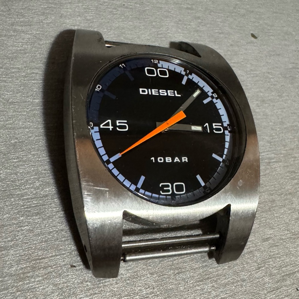 Mens Diesel 10 Bar Stainless Steel with Original Buckle. NO BAND. New Battery.